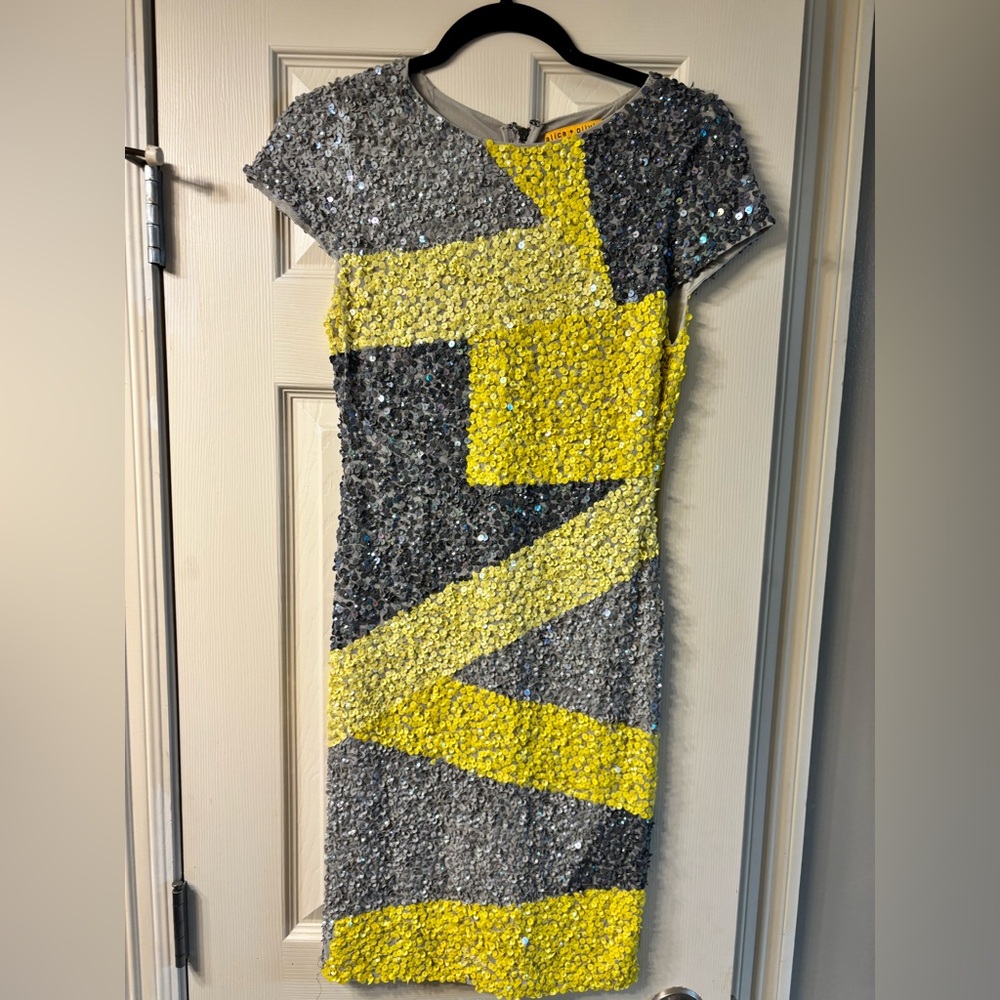 ALICE & OLIVIA Stylish Gray and Yellow Sequin Dress~ Size: 2